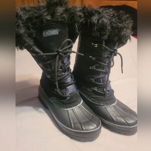 Khombu Women's Black and Silver Winter Boots